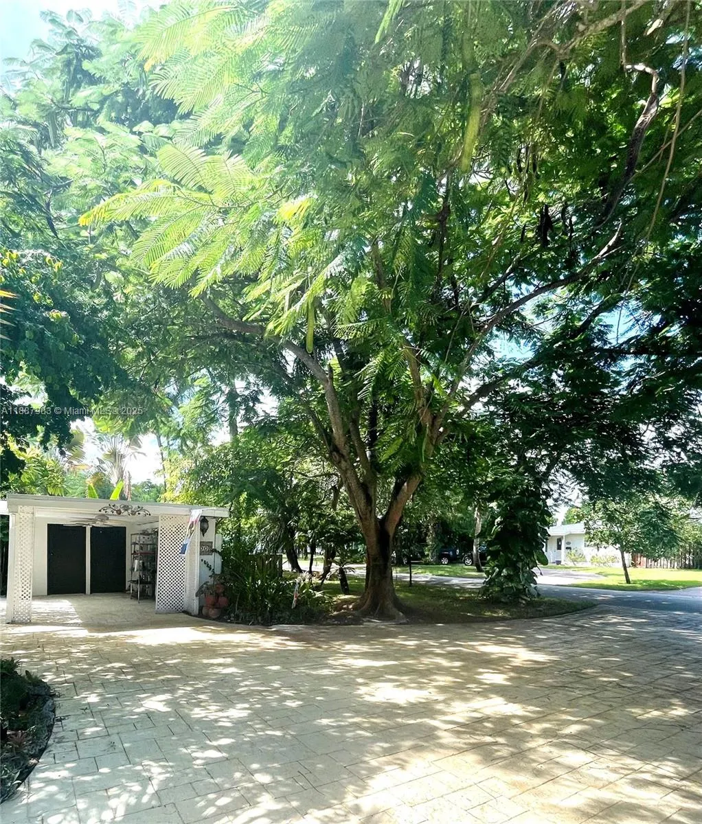 500 NE 27th Dr, #0