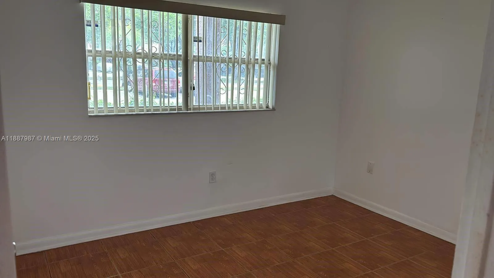 8920 Sunrise Lakes Blvd, #111