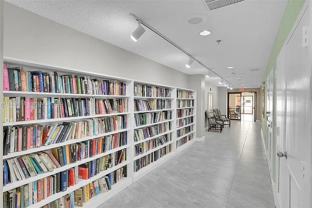 8920 Sunrise Lakes Blvd, #111