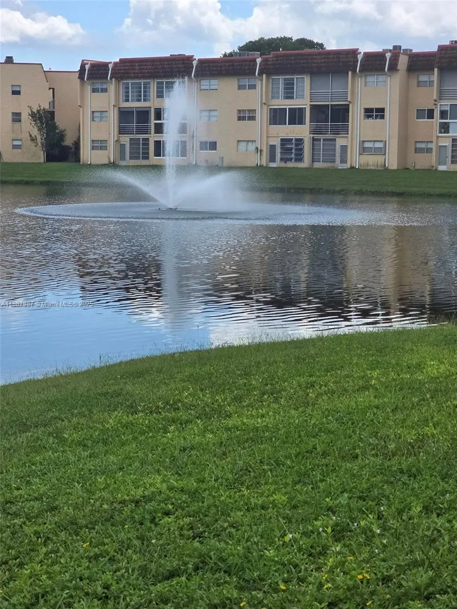 8920 Sunrise Lakes Blvd, #111