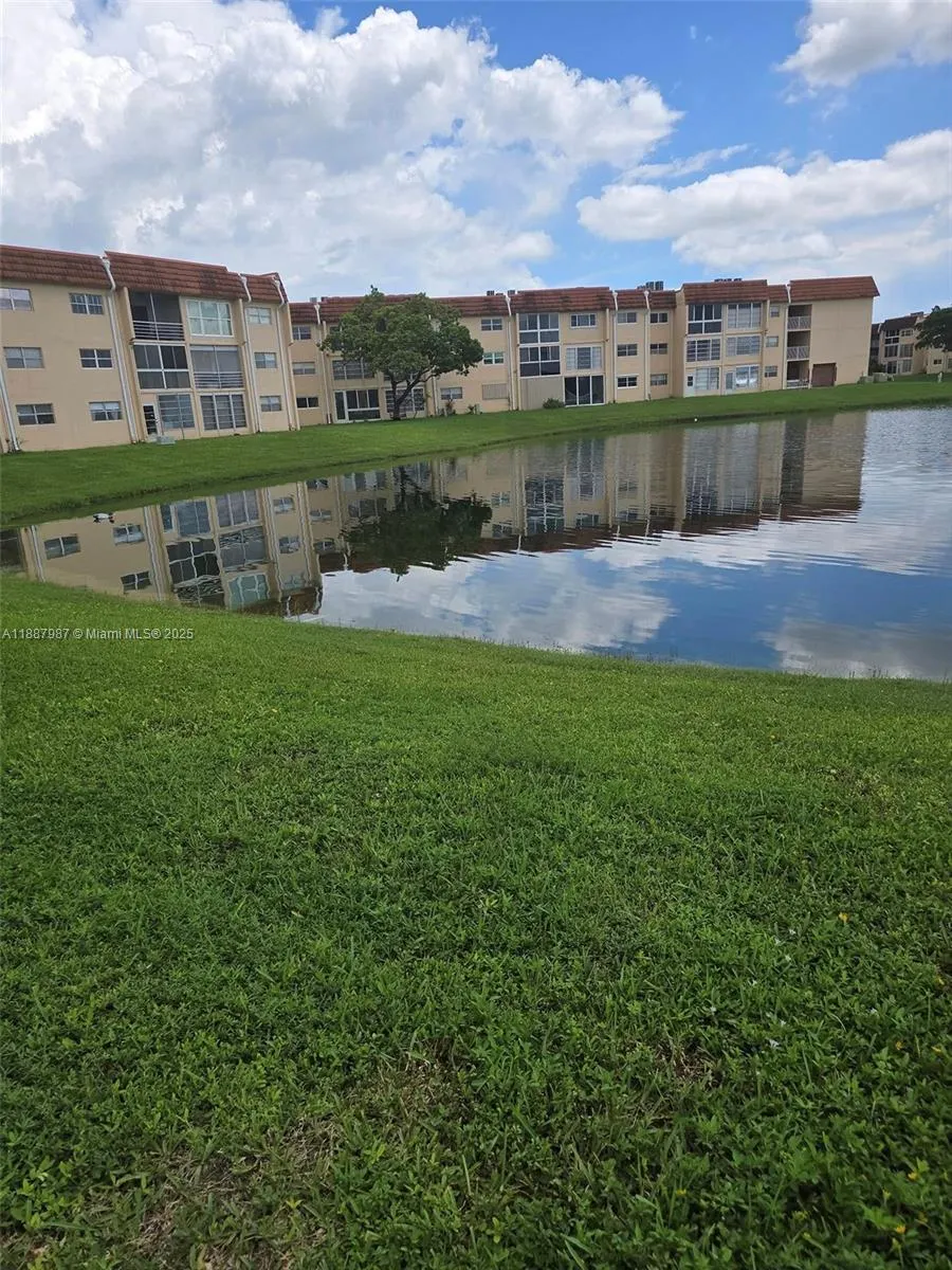 8920 Sunrise Lakes Blvd, #111