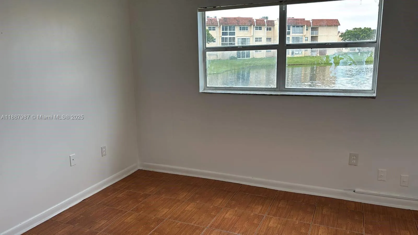 8920 Sunrise Lakes Blvd, #111