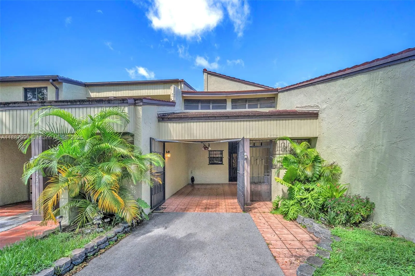 3825 Estepona Ave, #11D5