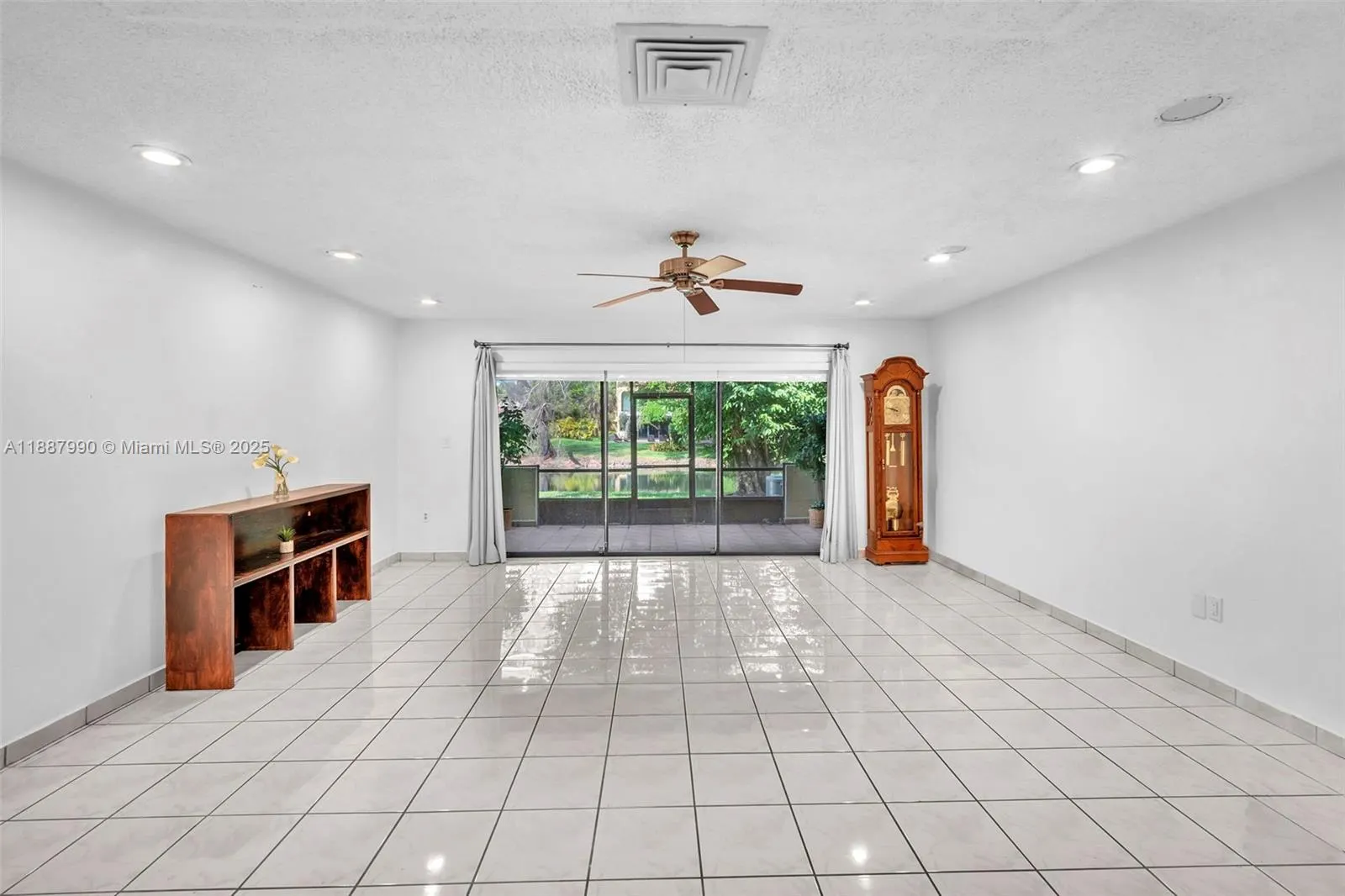 3825 Estepona Ave, #11D5