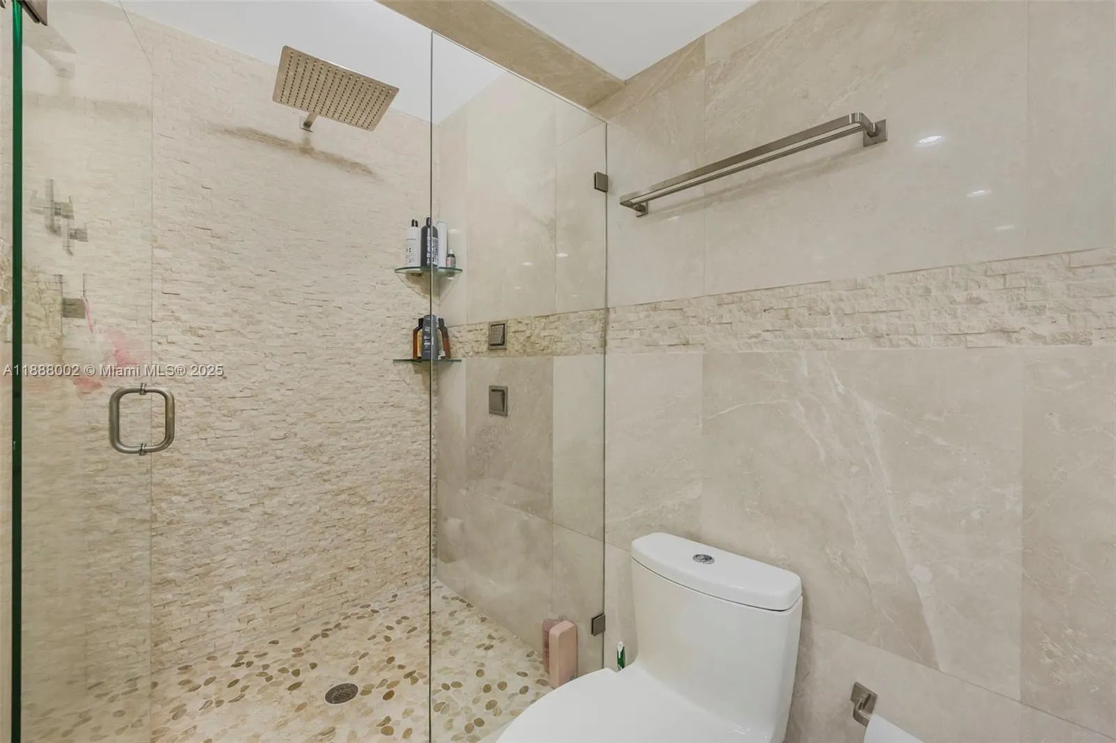 2625 Collins Ave, #907