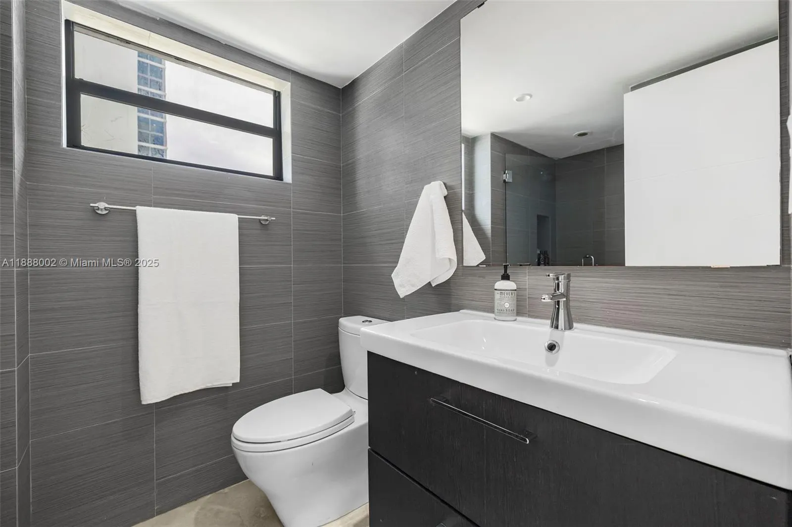 2625 Collins Ave, #907