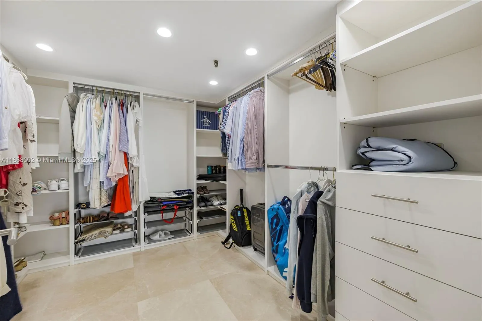 2625 Collins Ave, #907