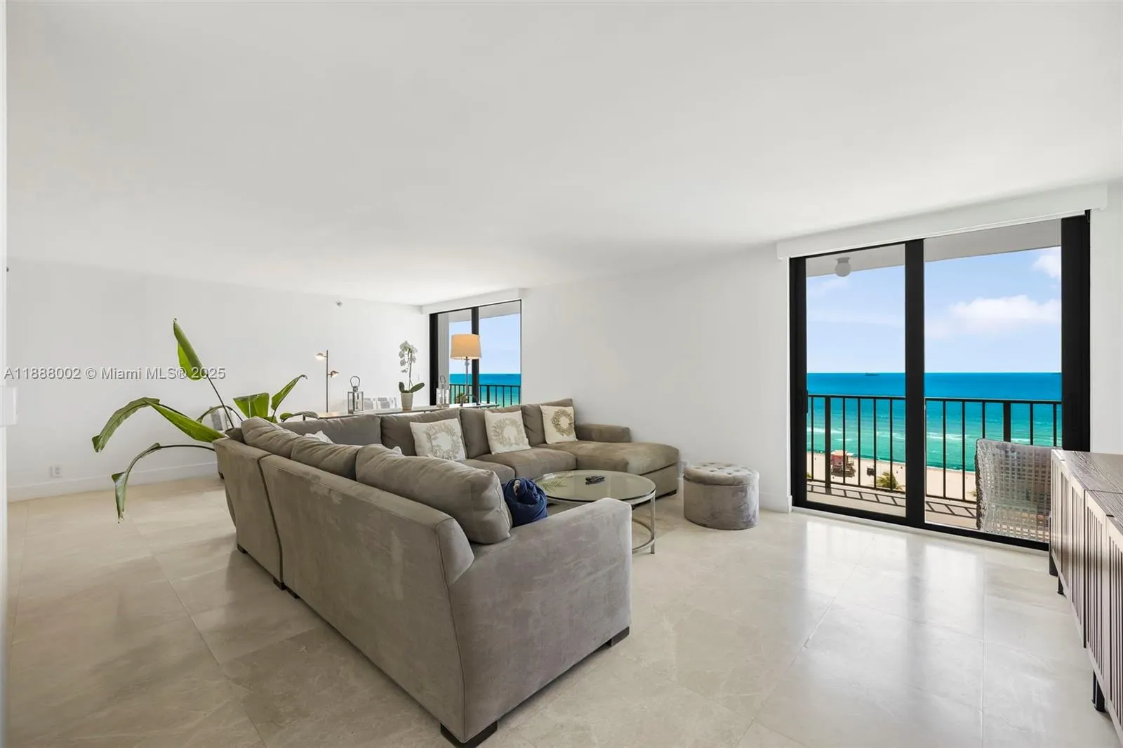 2625 Collins Ave, #907