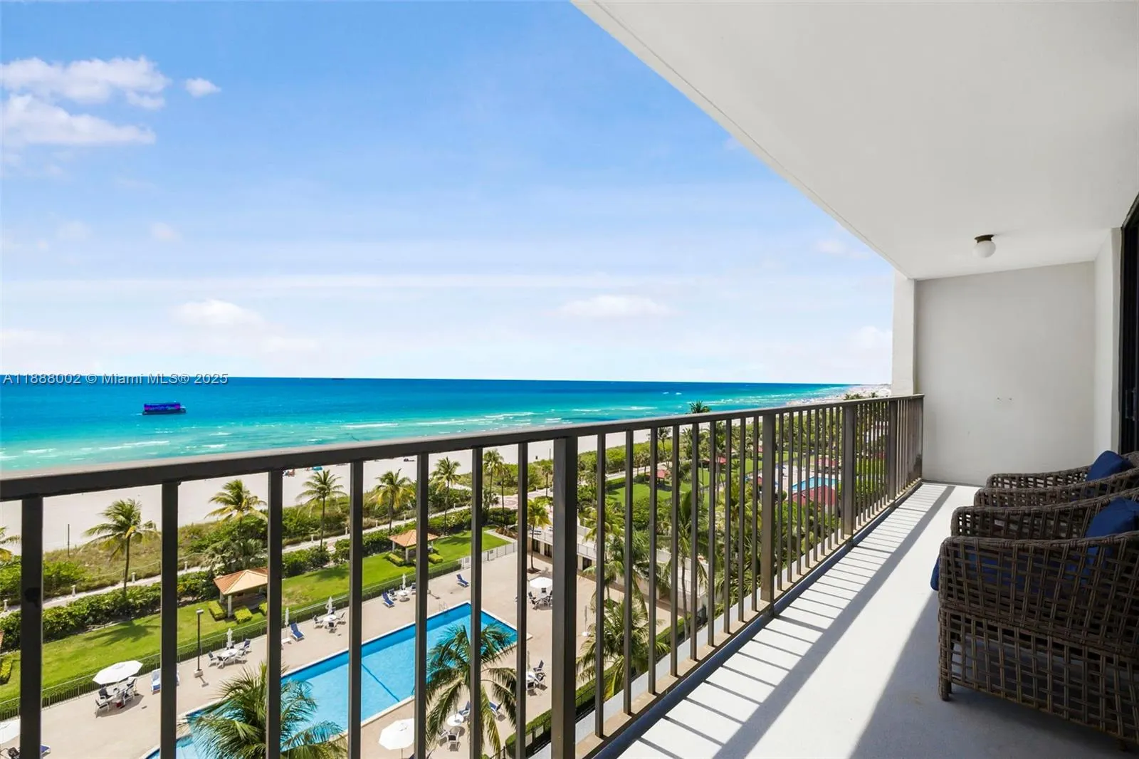 2625 Collins Ave, #907