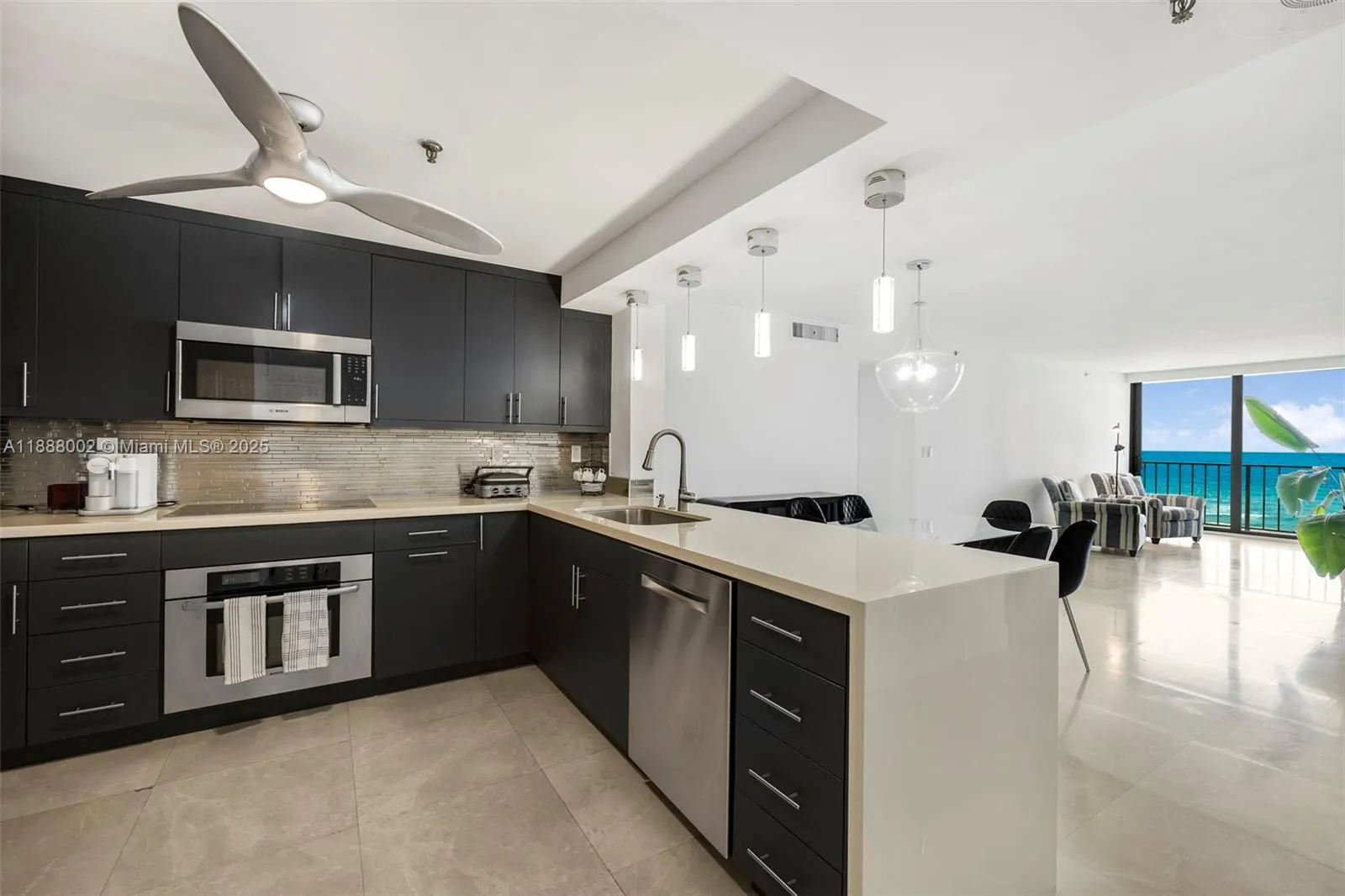 2625 Collins Ave, #907