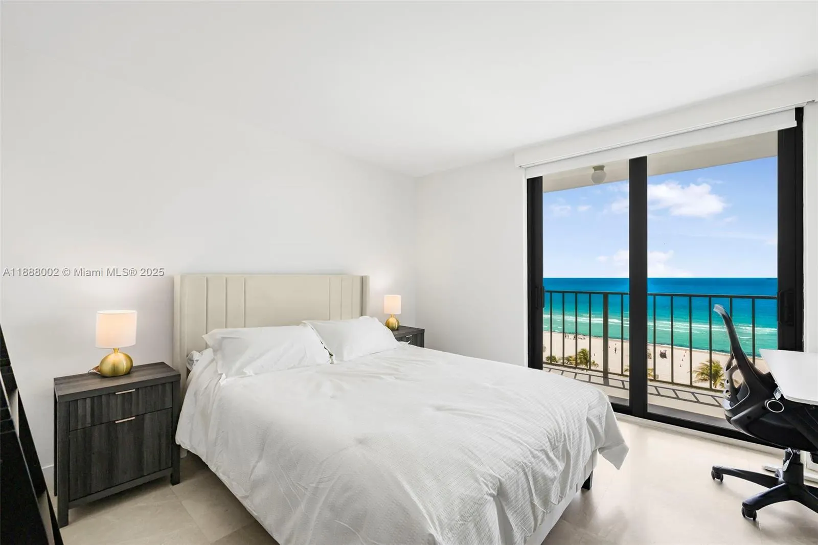 2625 Collins Ave, #907