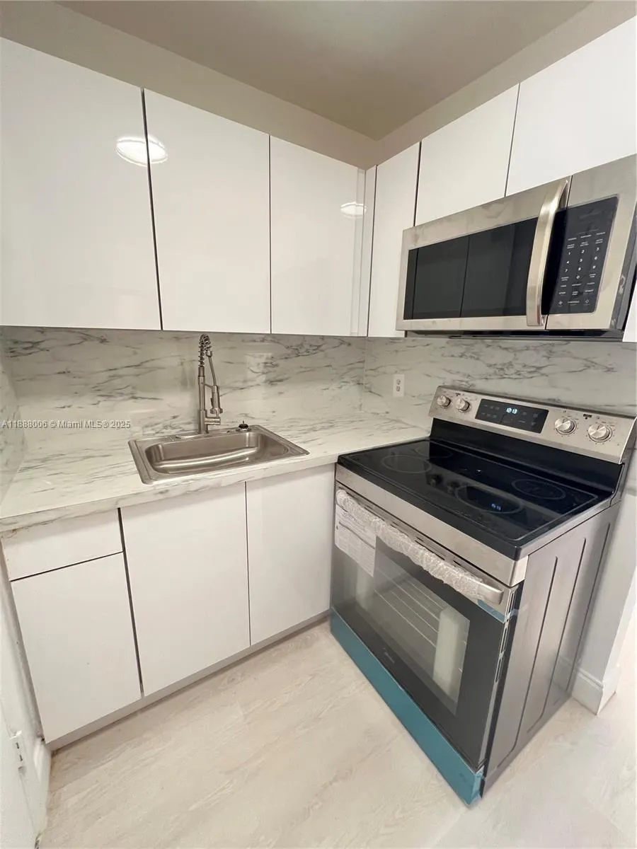 1821 NE 62nd St, #426