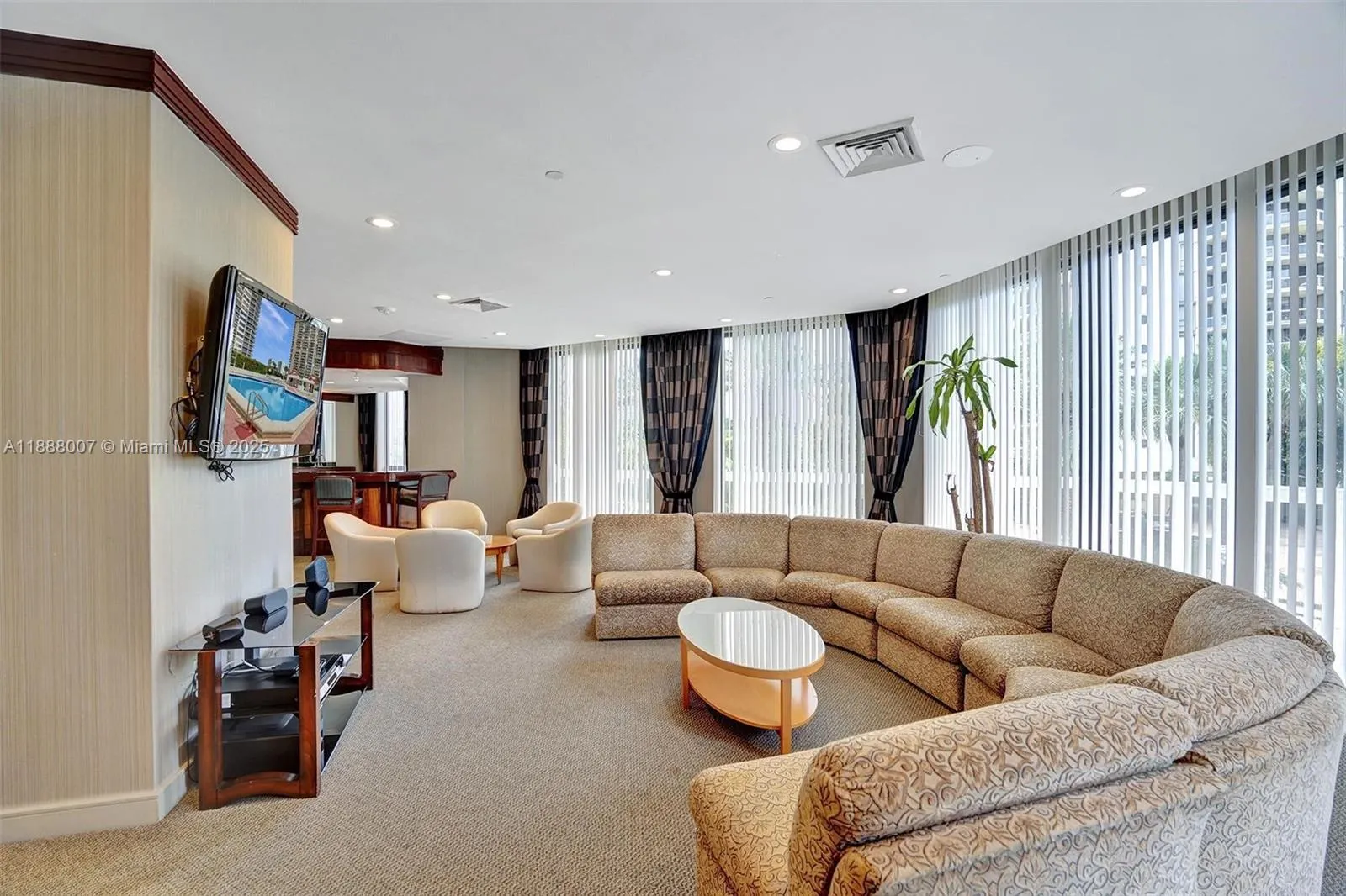 20185 E Country Club Dr, #1409