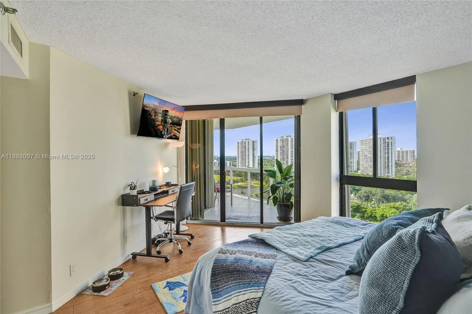 20185 E Country Club Dr, #1409