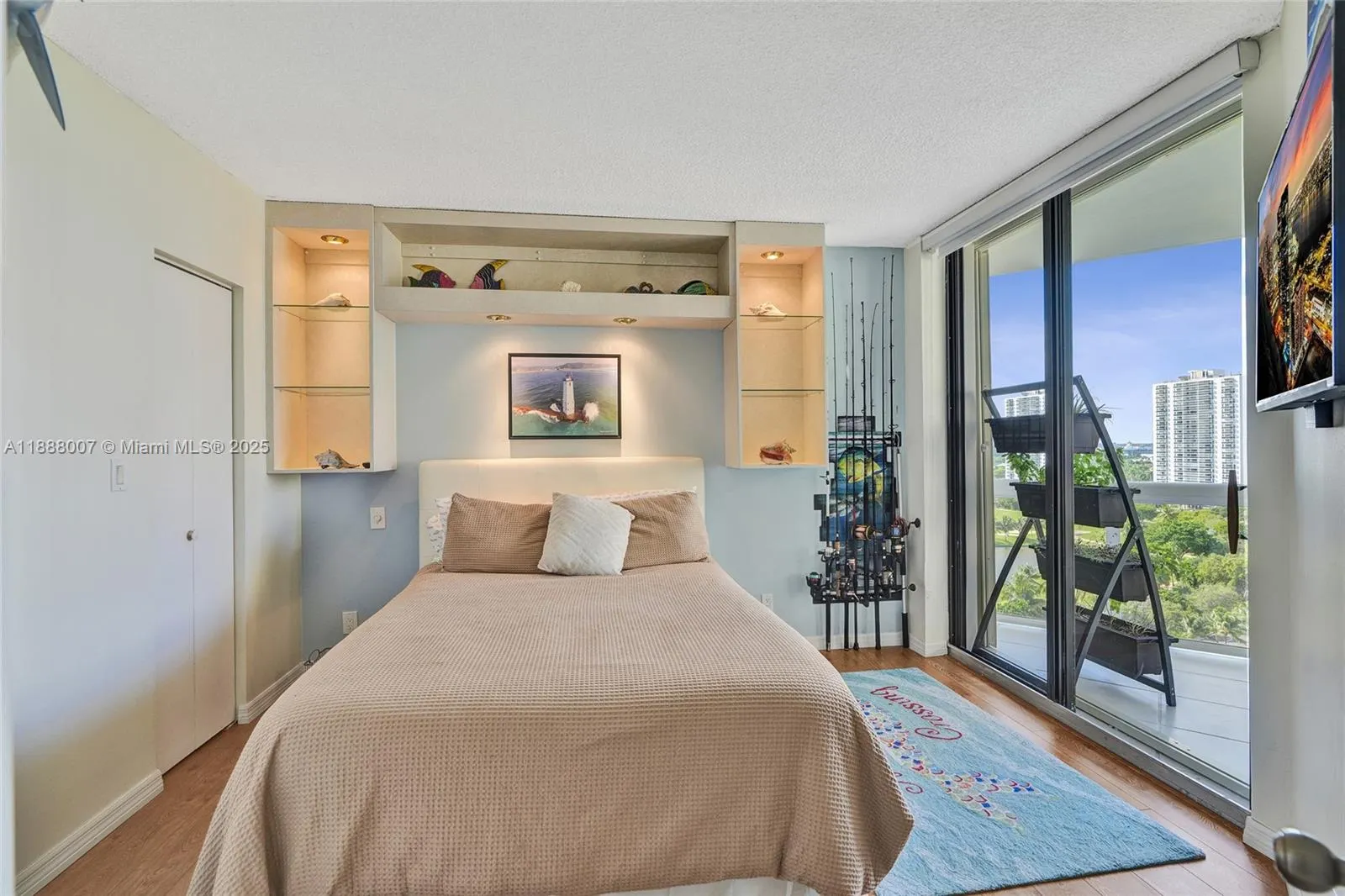 20185 E Country Club Dr, #1409