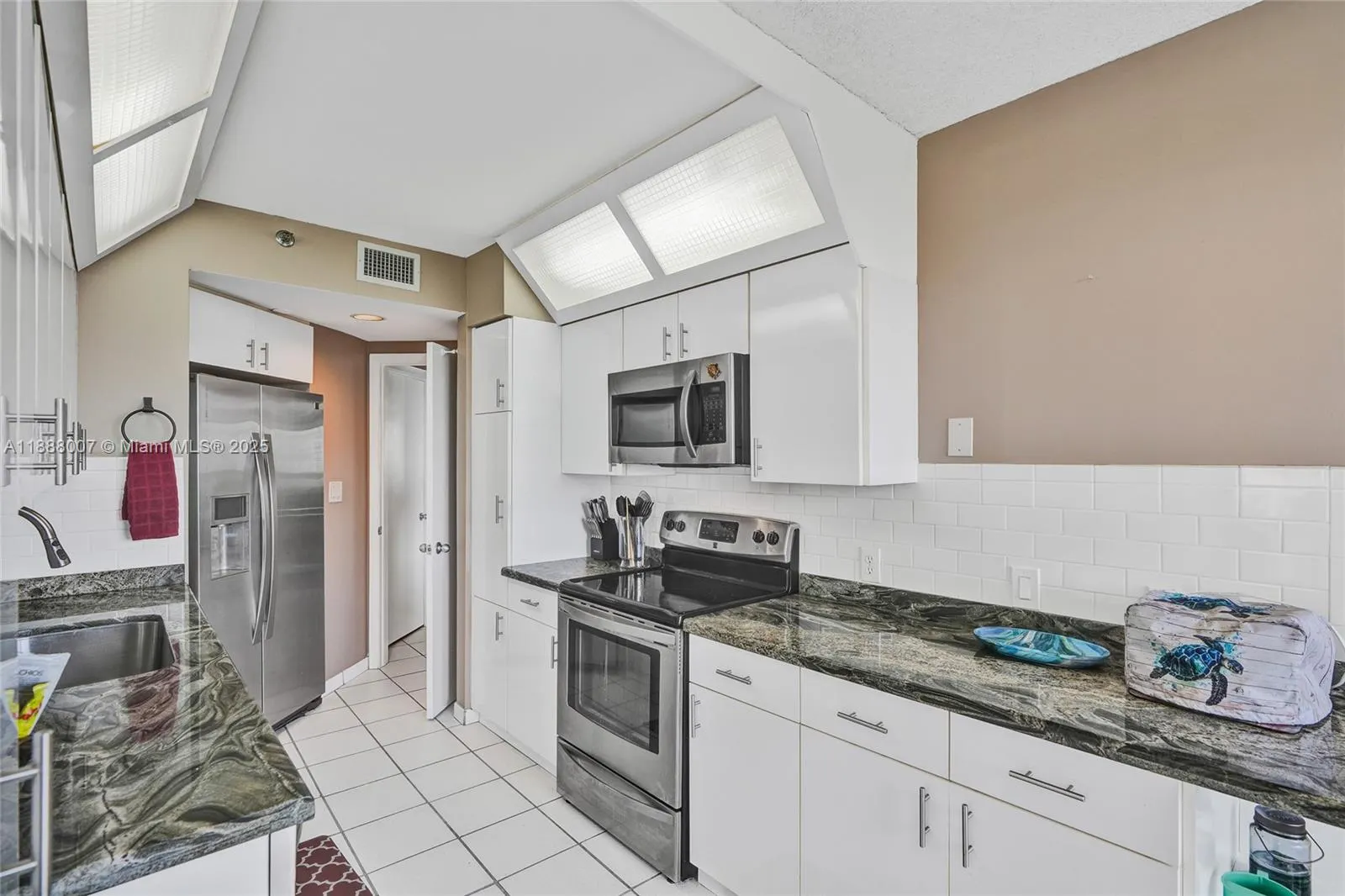 20185 E Country Club Dr, #1409