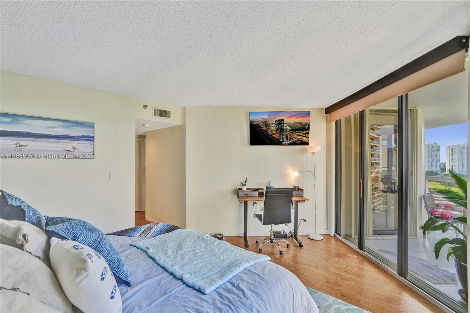 20185 E Country Club Dr, #1409