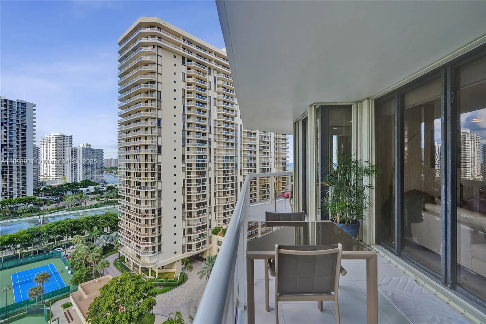 20185 E Country Club Dr, #1409