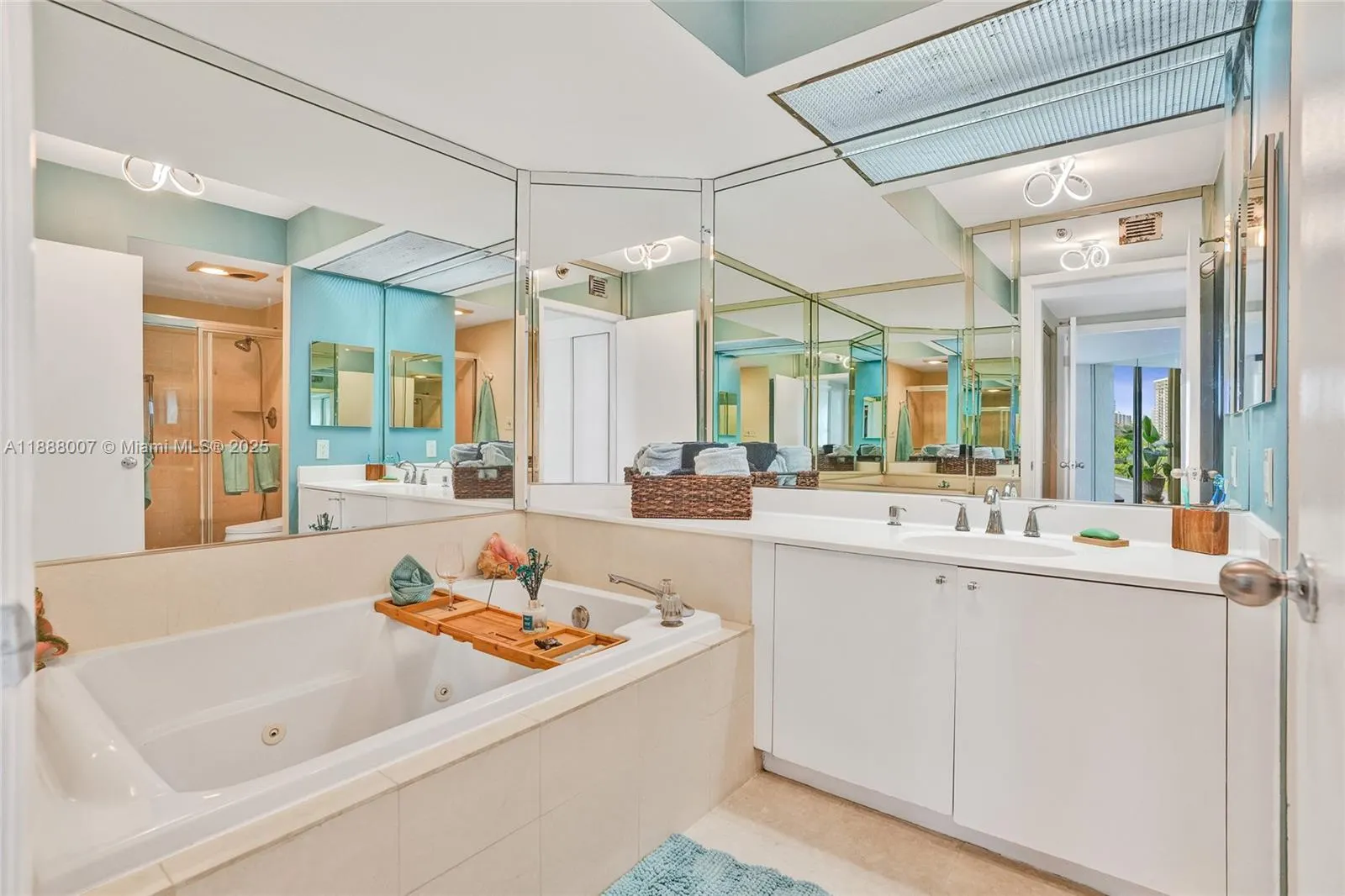 20185 E Country Club Dr, #1409