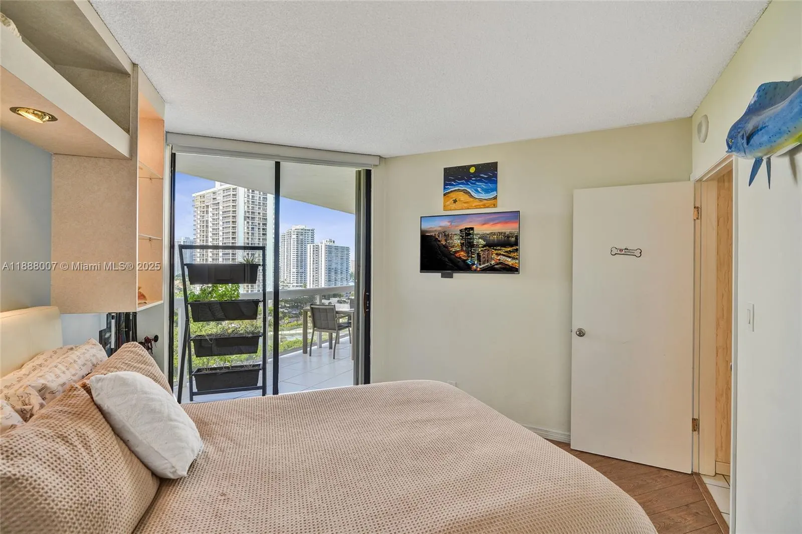 20185 E Country Club Dr, #1409