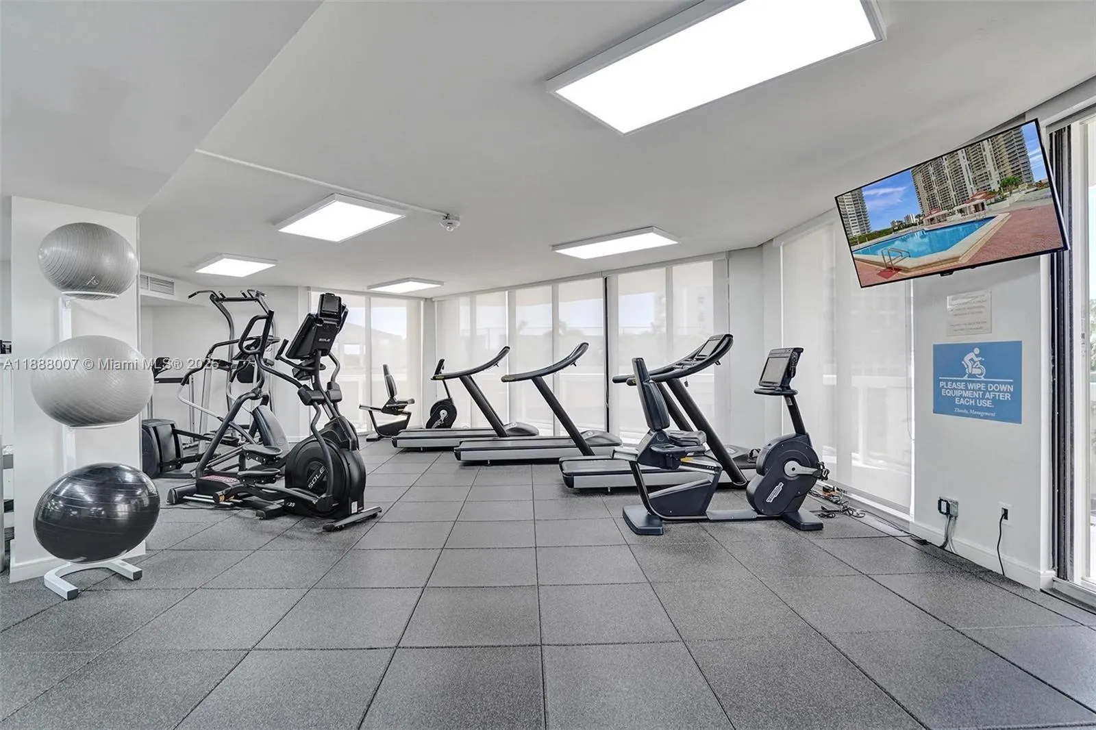 20185 E Country Club Dr, #1409