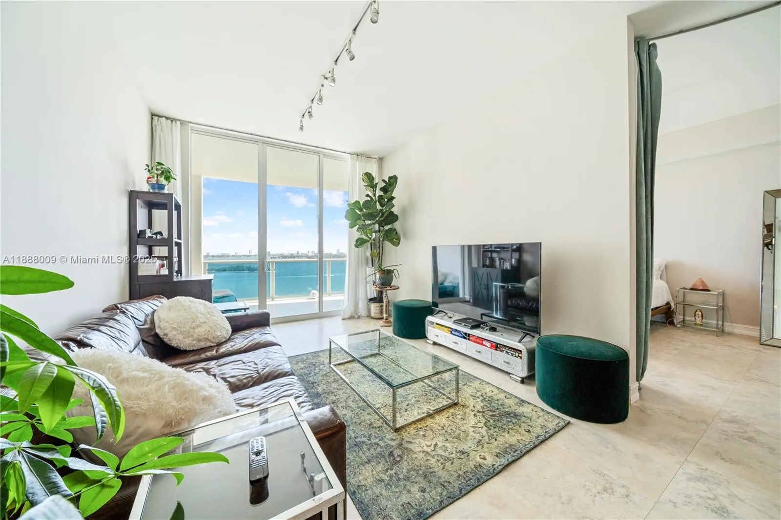 725 NE 22nd St, #16B