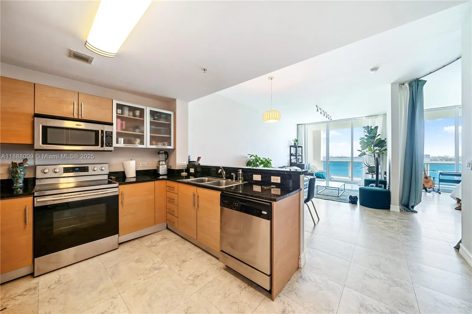725 NE 22nd St, #16B
