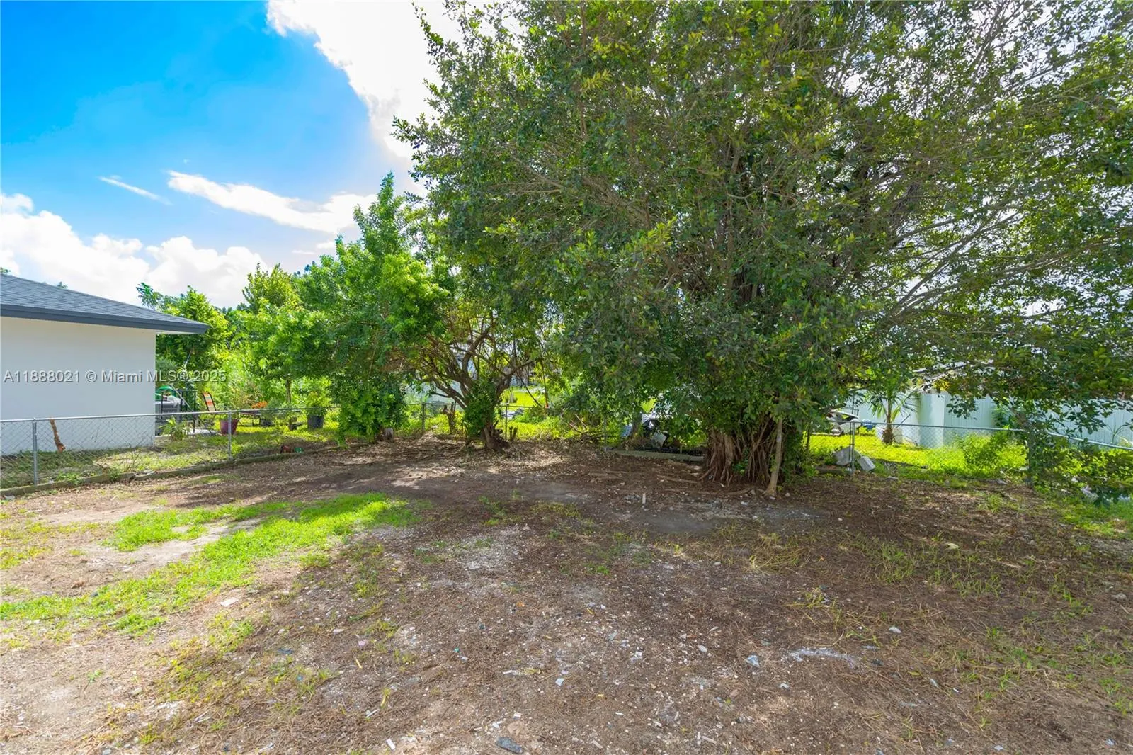 667 NW 14th St