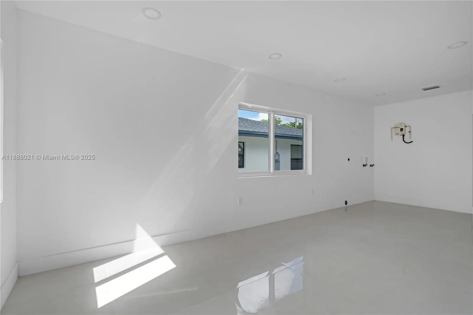667 NW 14th St