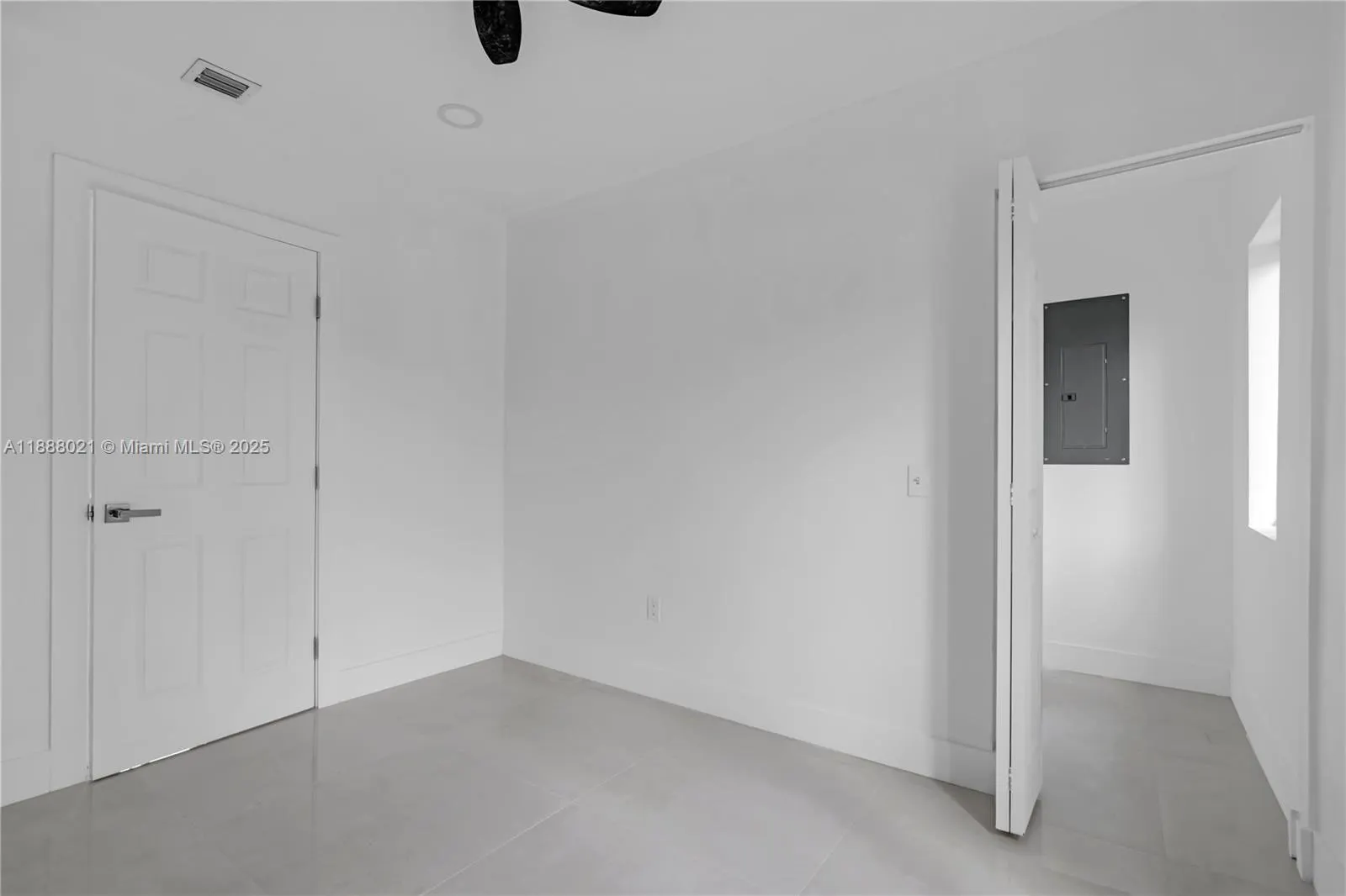 667 NW 14th St