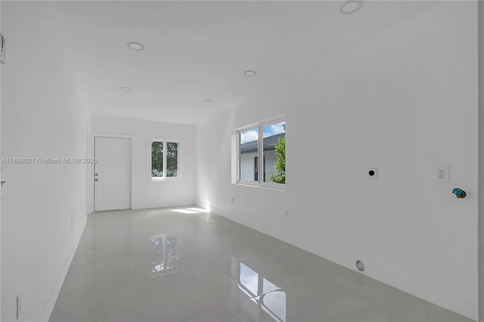 667 NW 14th St
