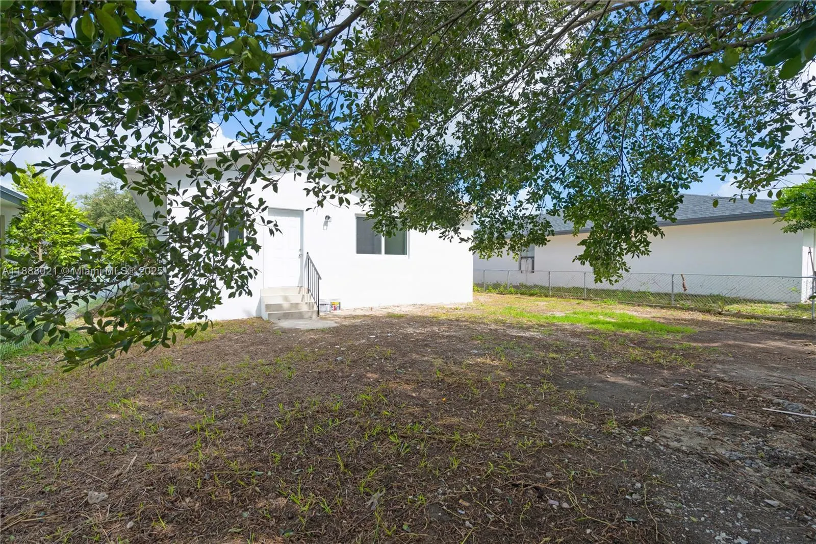 667 NW 14th St