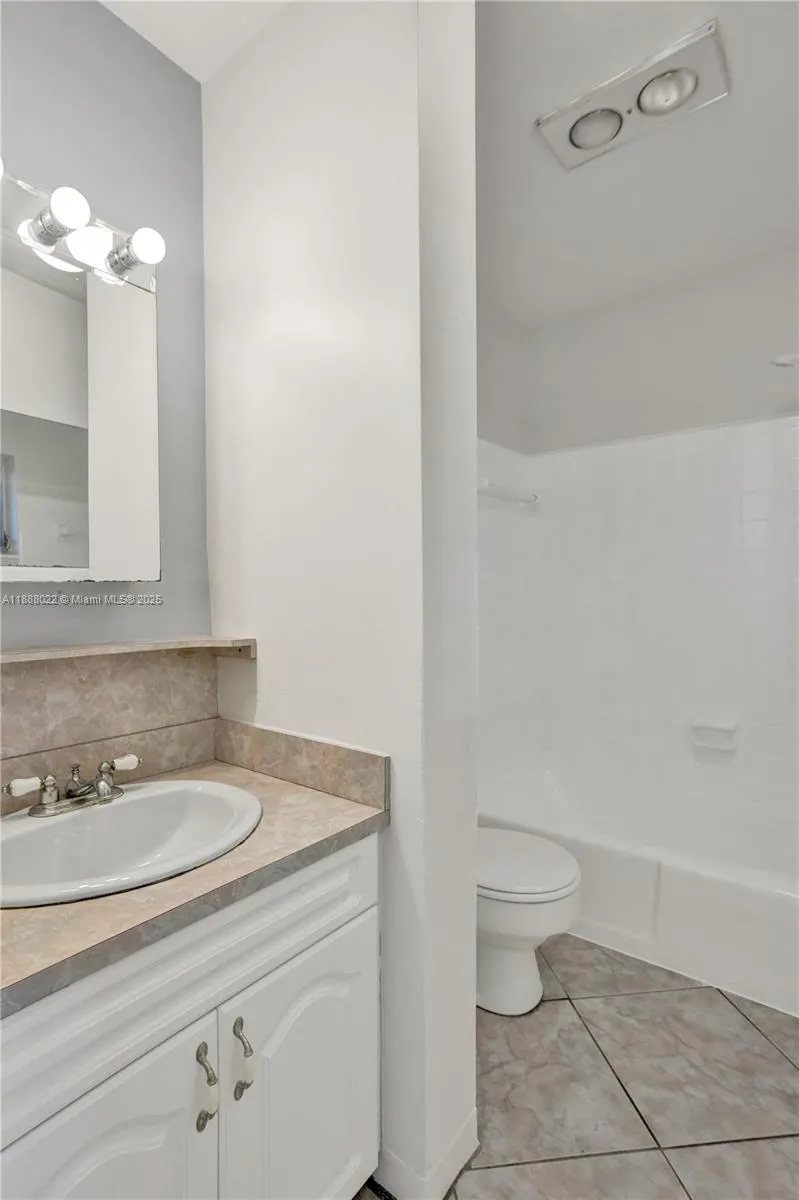 5112 Hollywood Blvd, #7