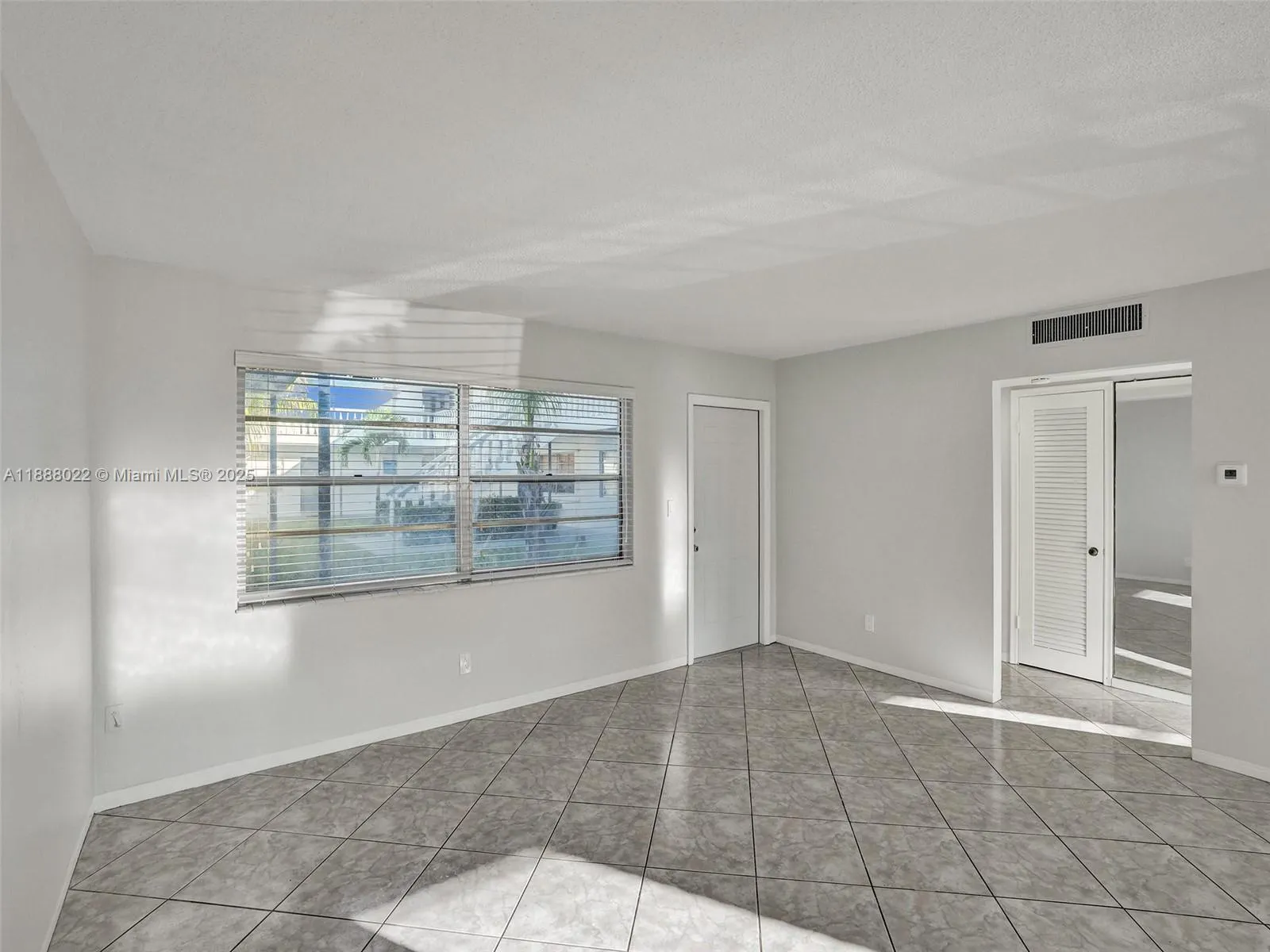 5112 Hollywood Blvd, #7