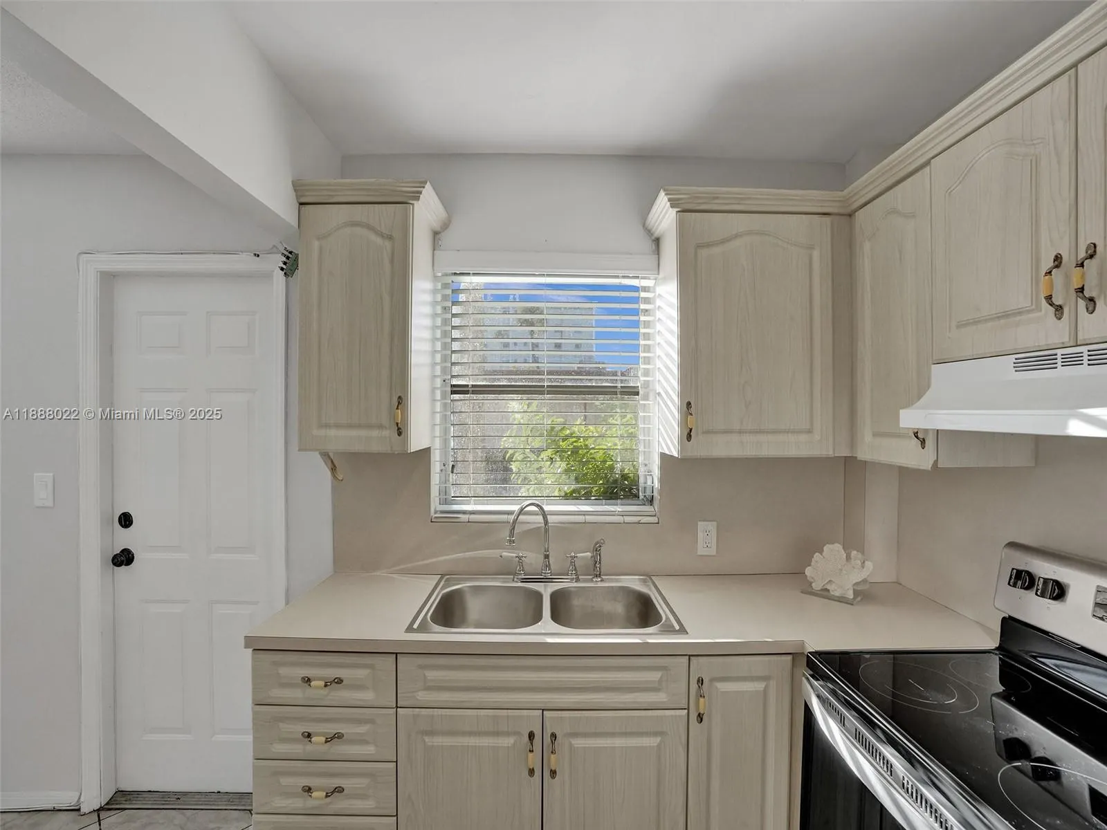 5112 Hollywood Blvd, #7