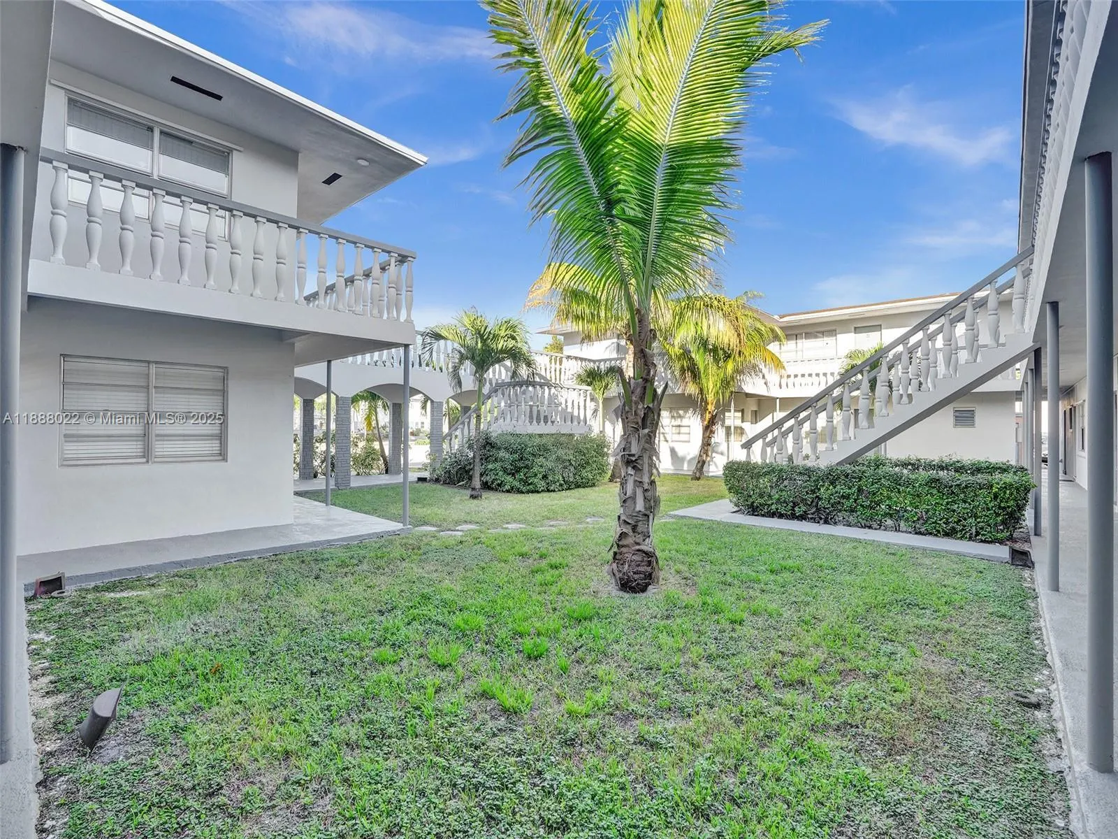 5112 Hollywood Blvd, #7