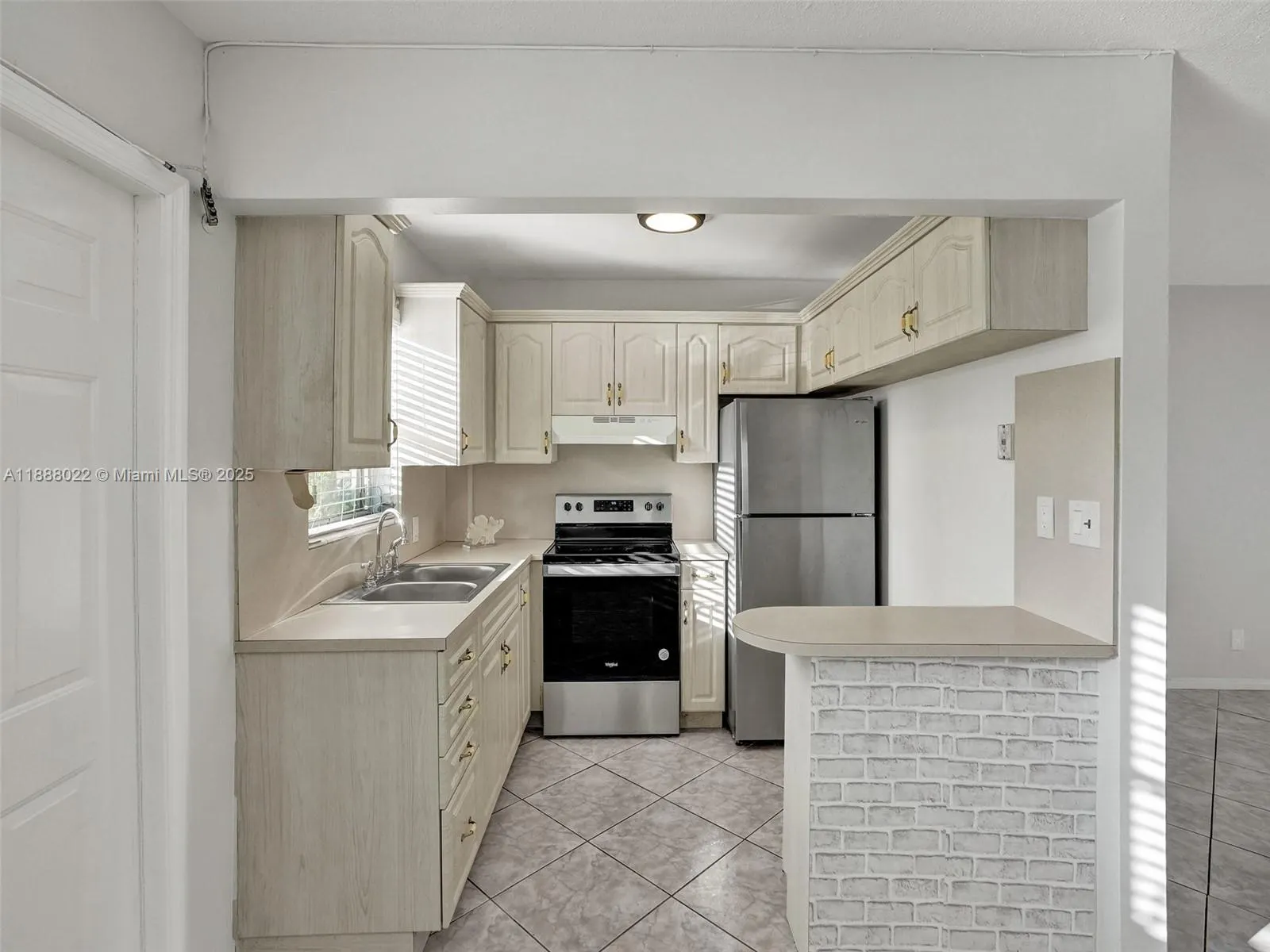 5112 Hollywood Blvd, #7