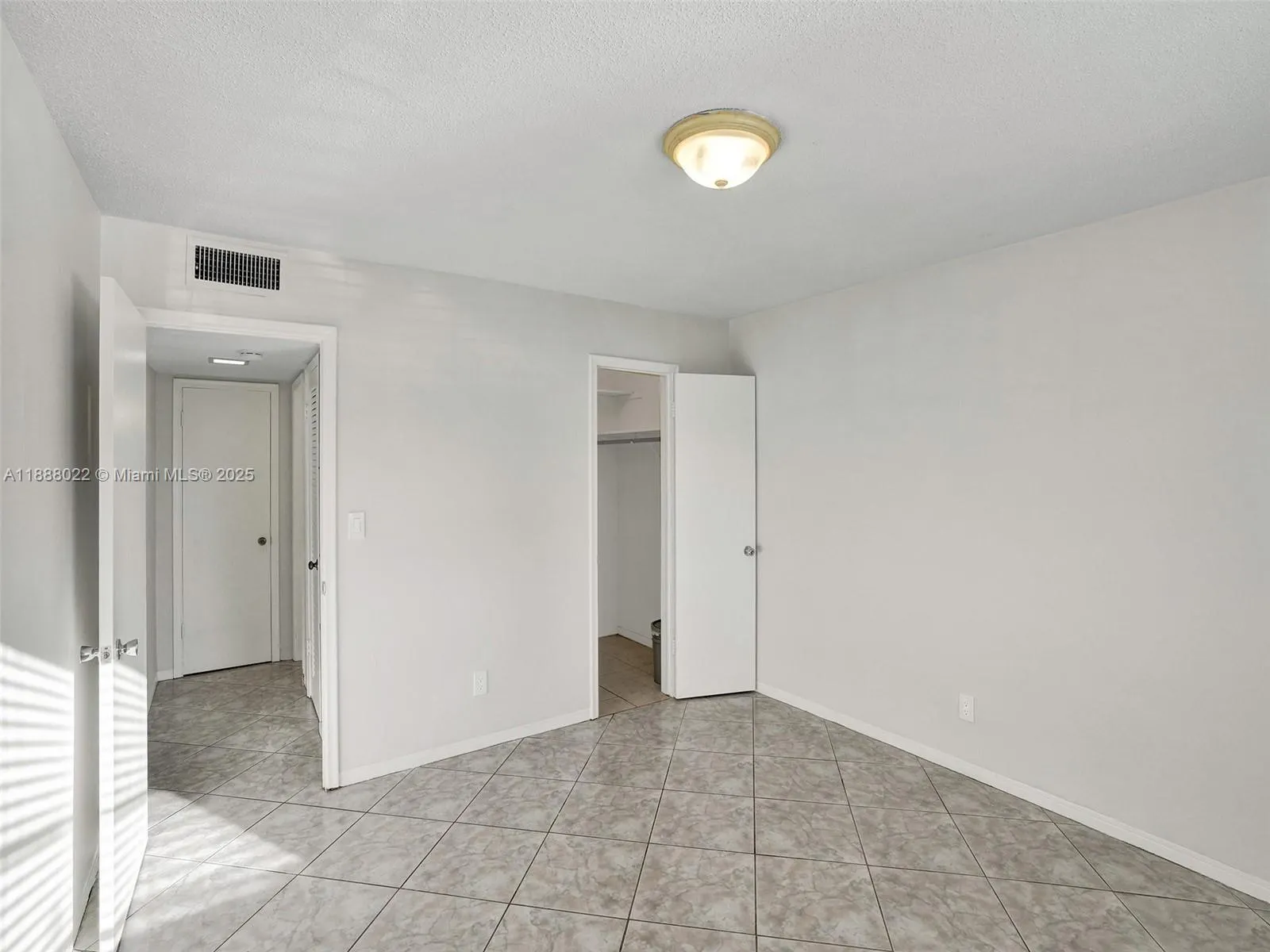 5112 Hollywood Blvd, #7