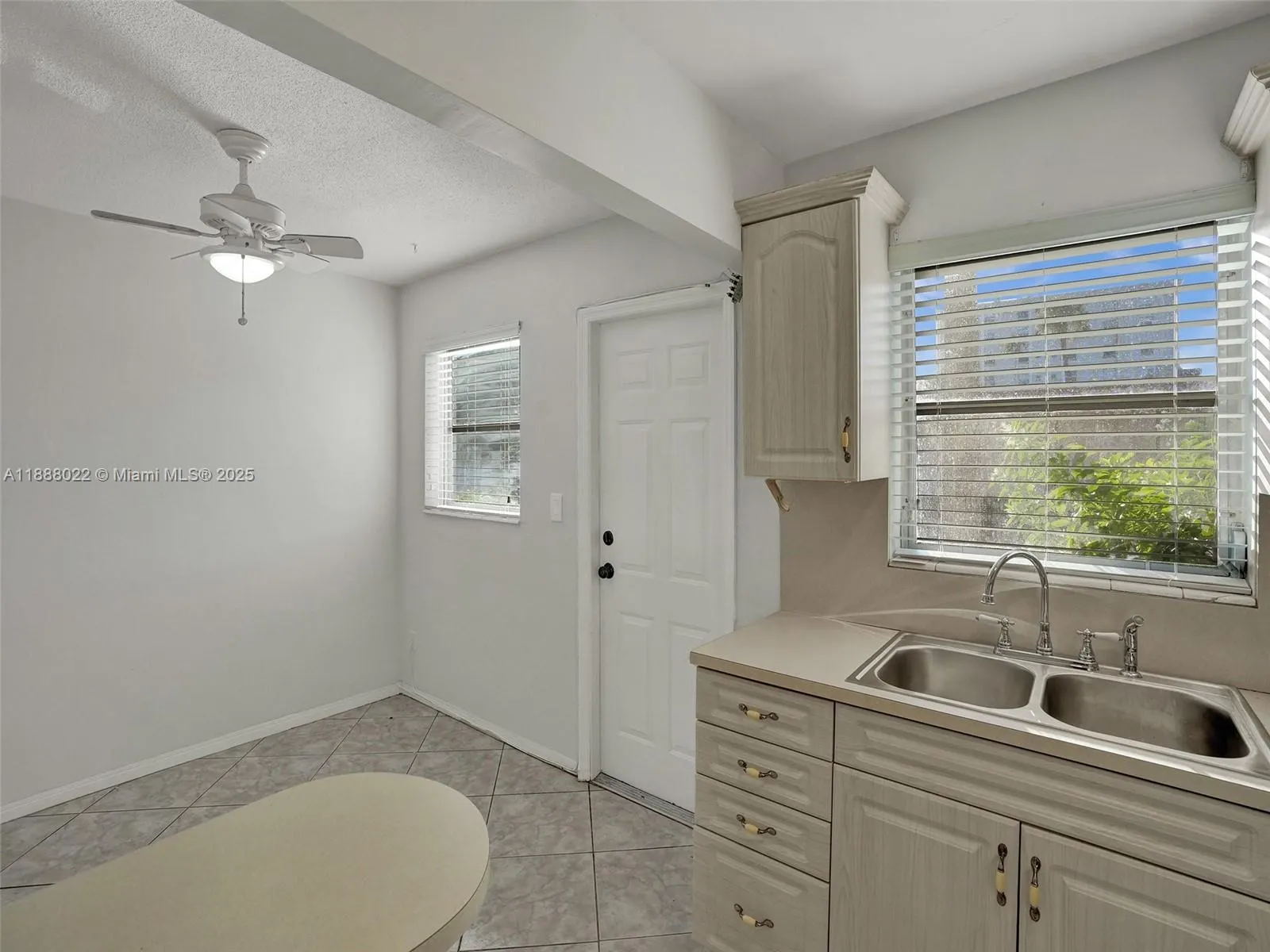 5112 Hollywood Blvd, #7