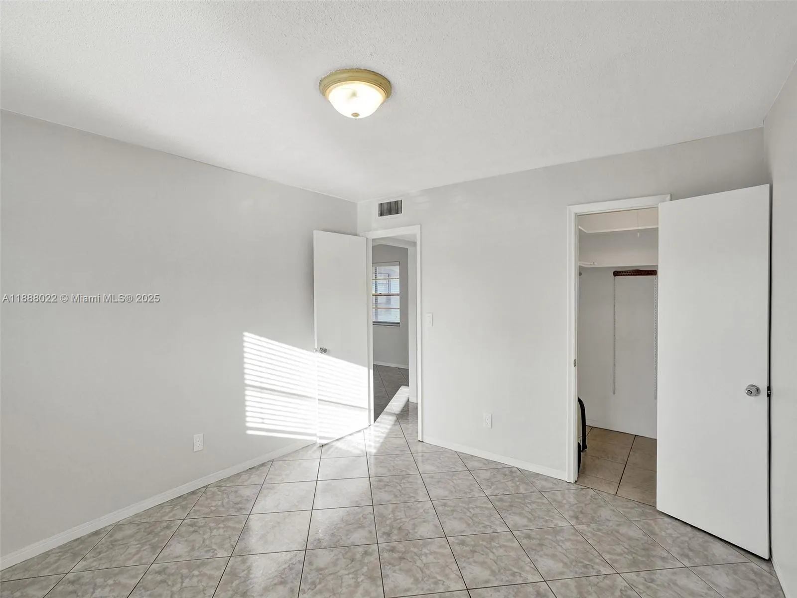 5112 Hollywood Blvd, #7