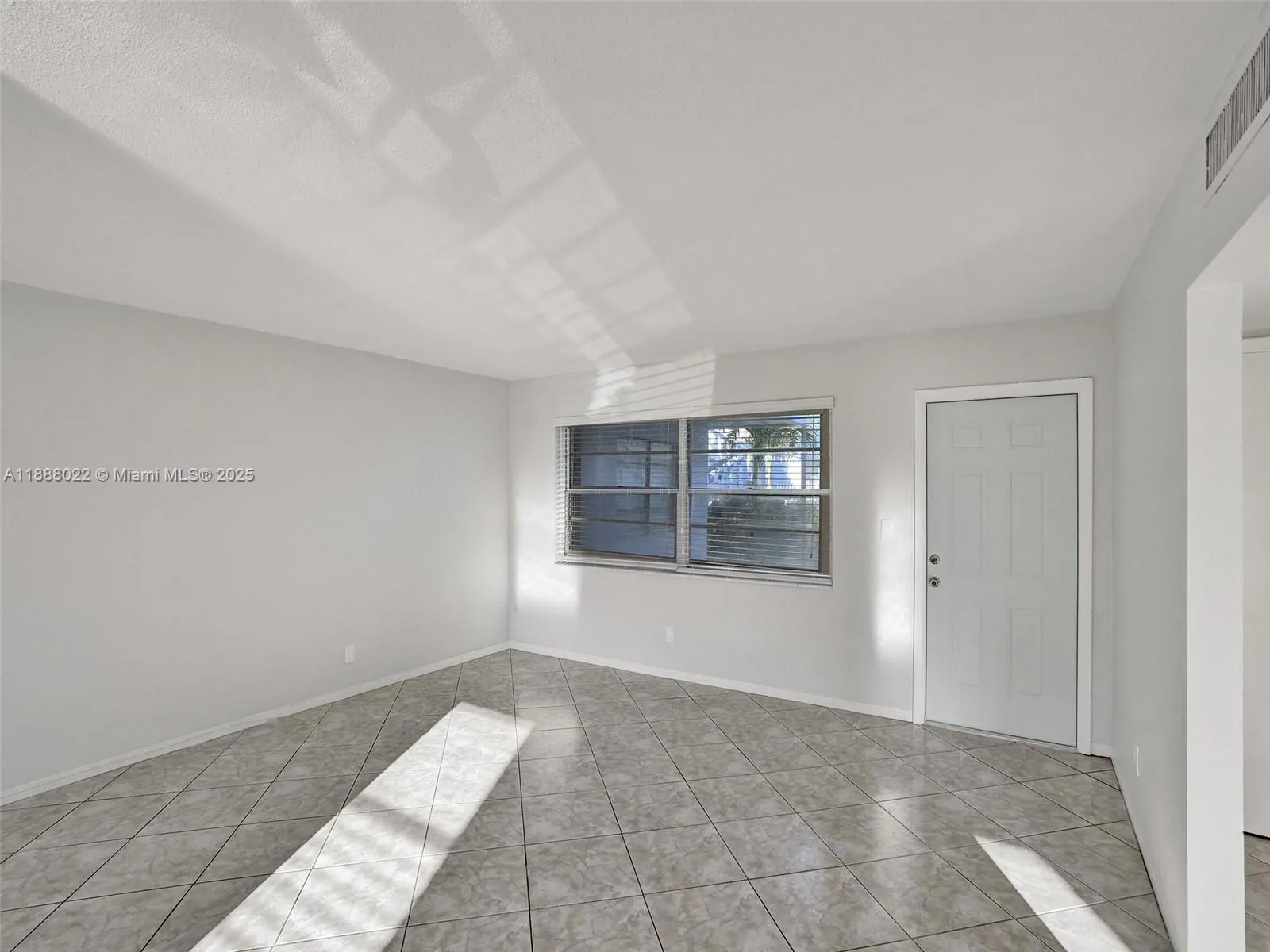 5112 Hollywood Blvd, #7