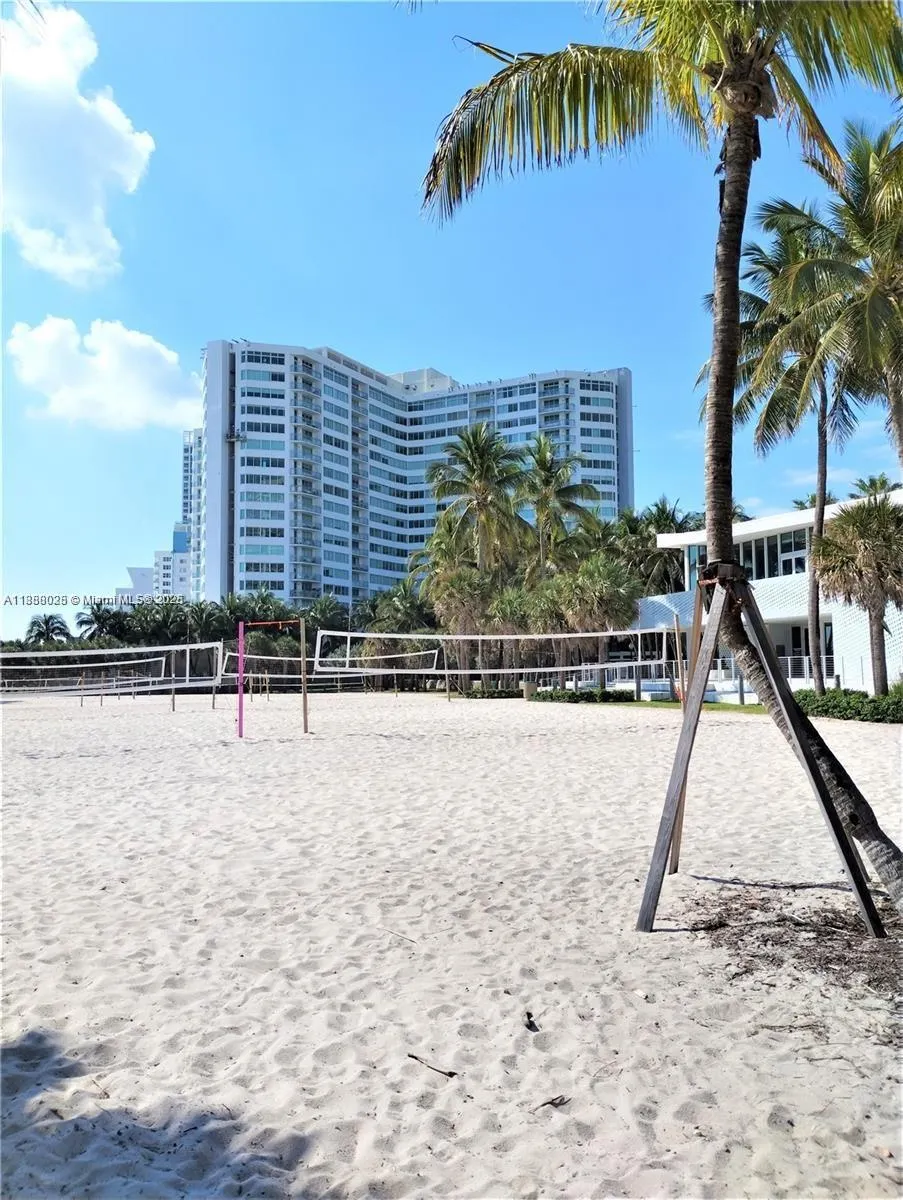 7135 Collins Ave, #625