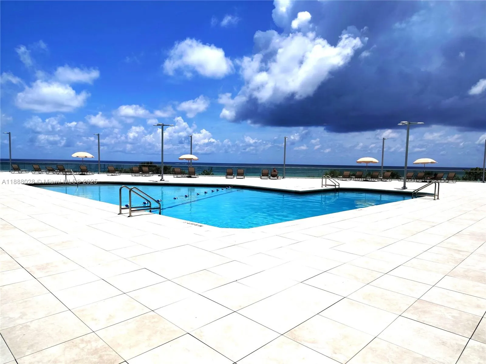 7135 Collins Ave, #625