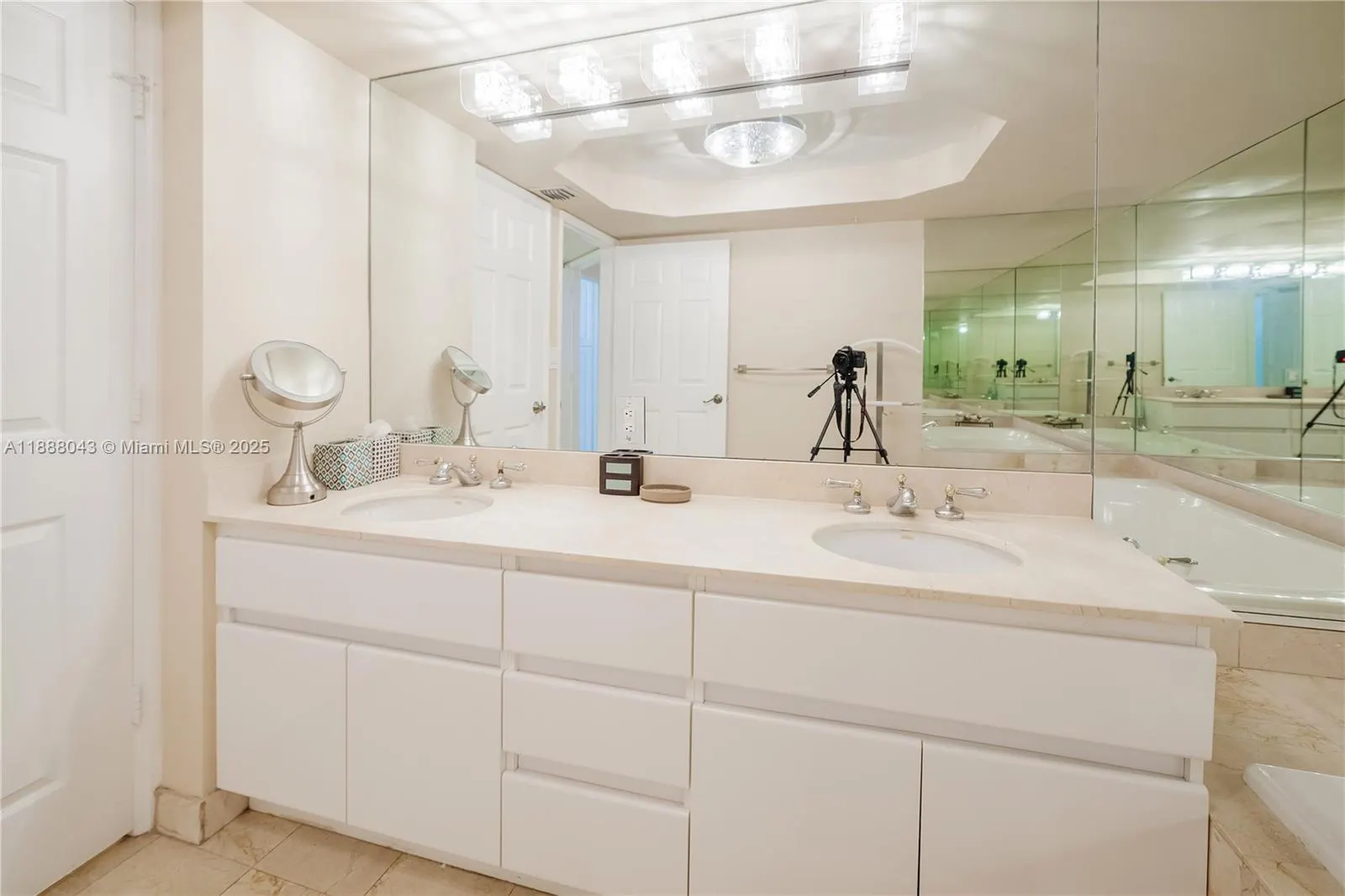 16711 Collins Ave, #303