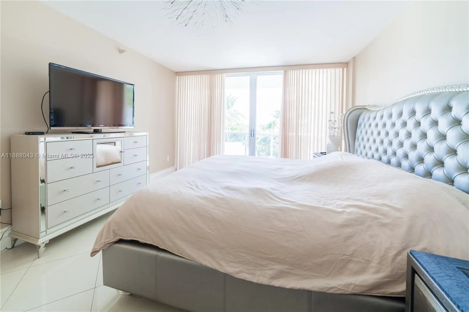 16711 Collins Ave, #303