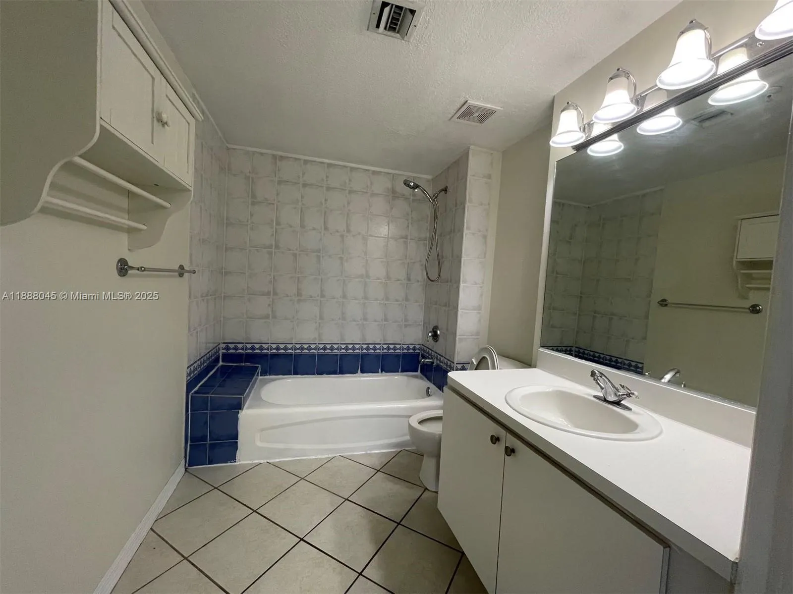 3500 Coral Way, #813