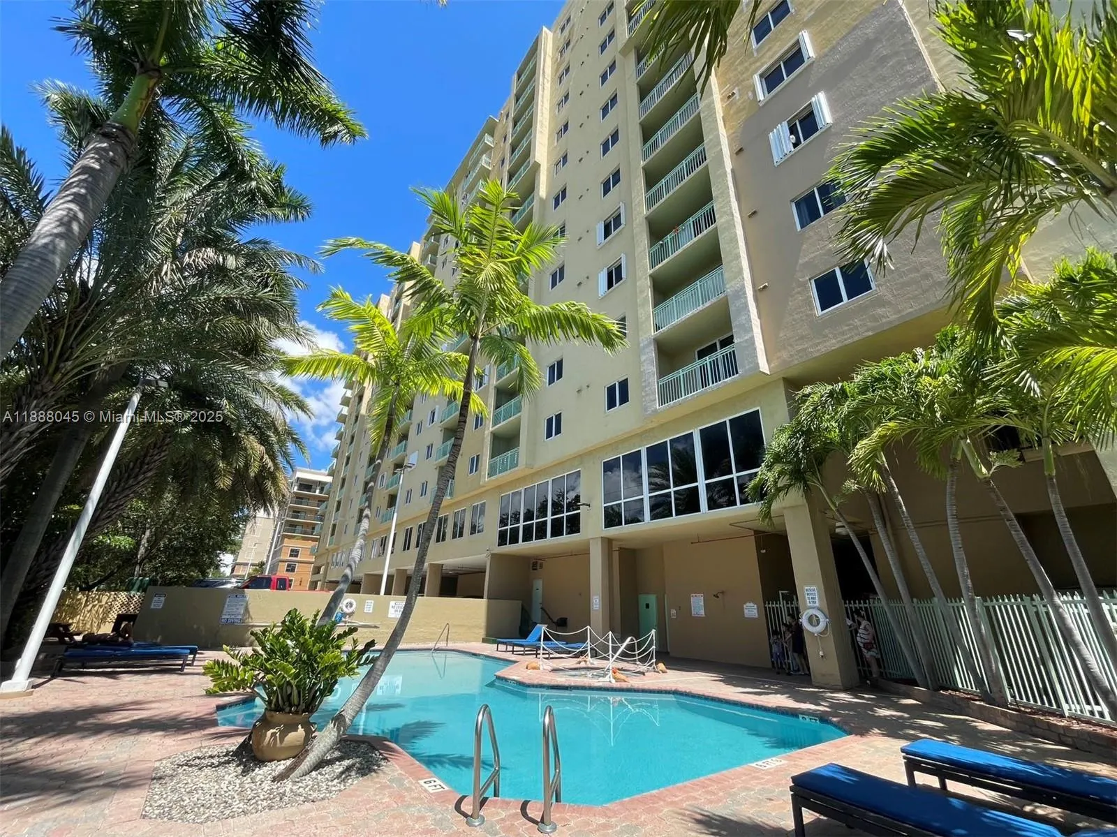 3500 Coral Way, #813