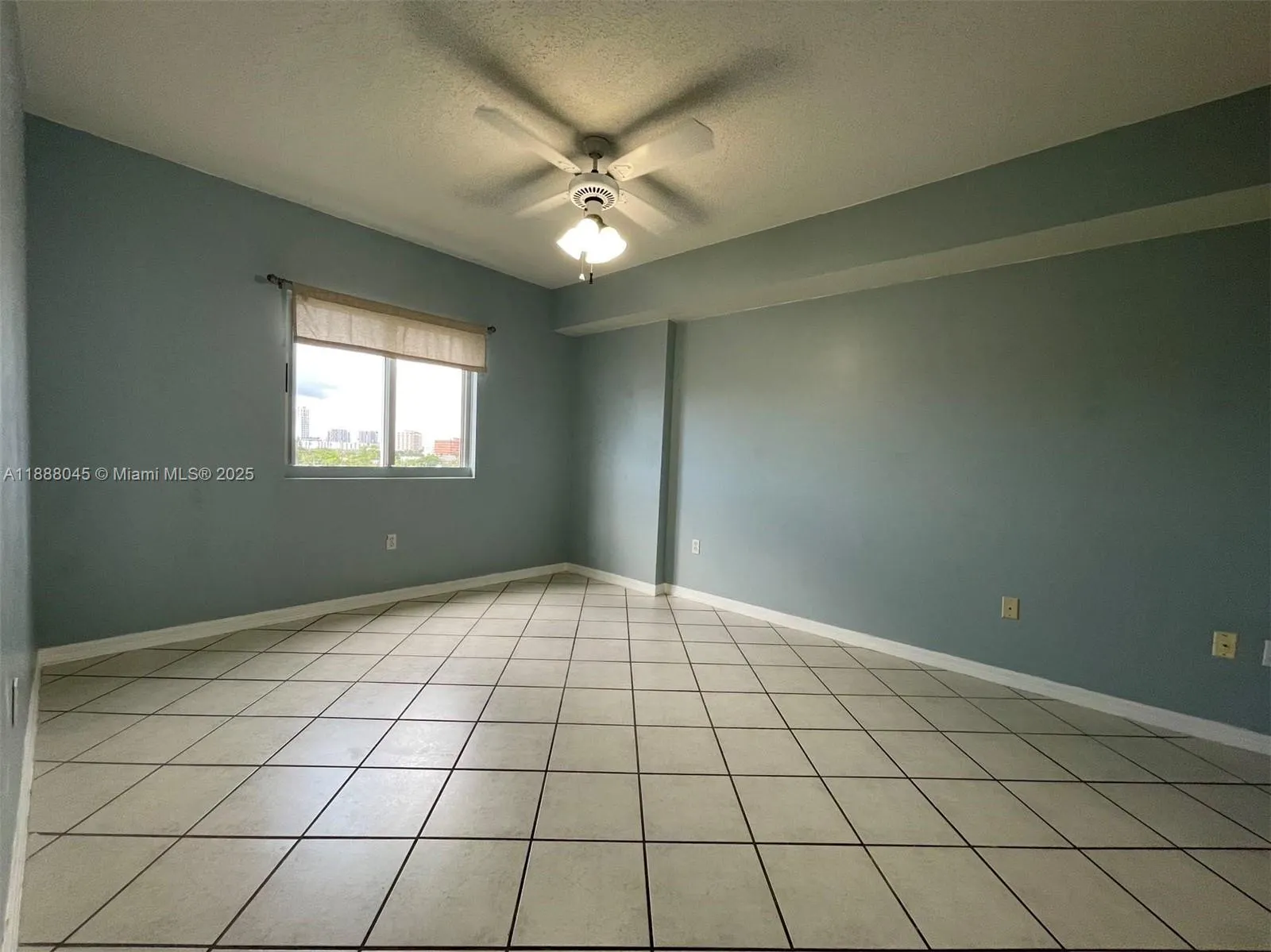 3500 Coral Way, #813