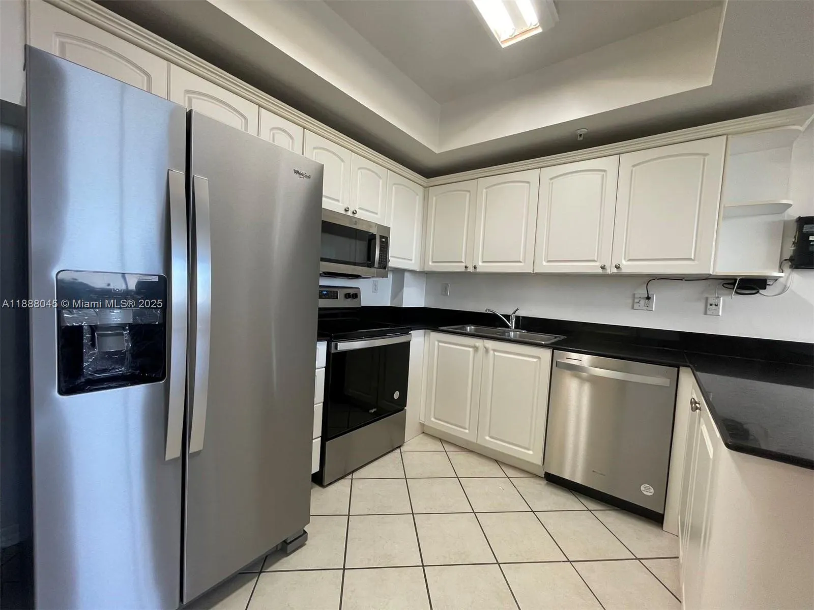 3500 Coral Way, #813