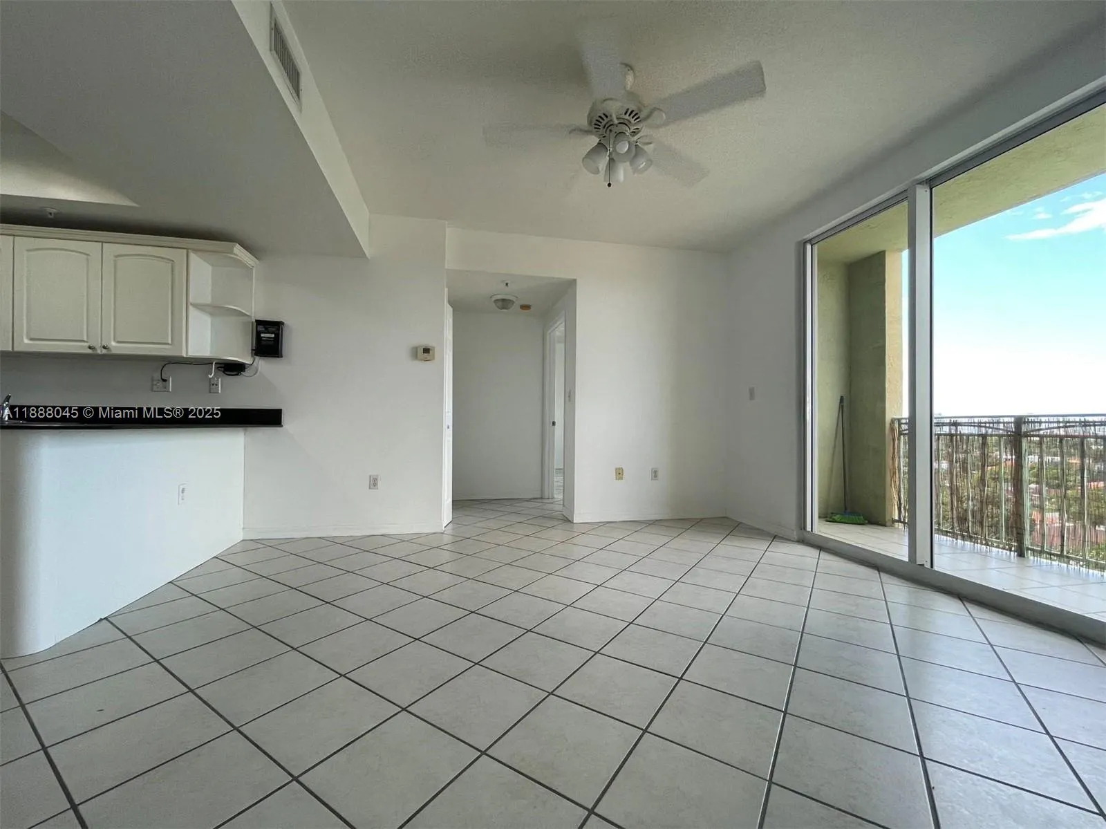 3500 Coral Way, #813